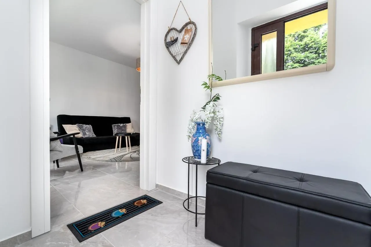 Apartment Orso Klana 0*,